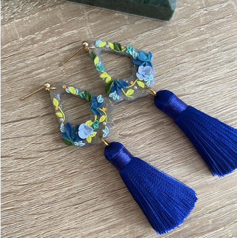 Blu Scallop Tassel